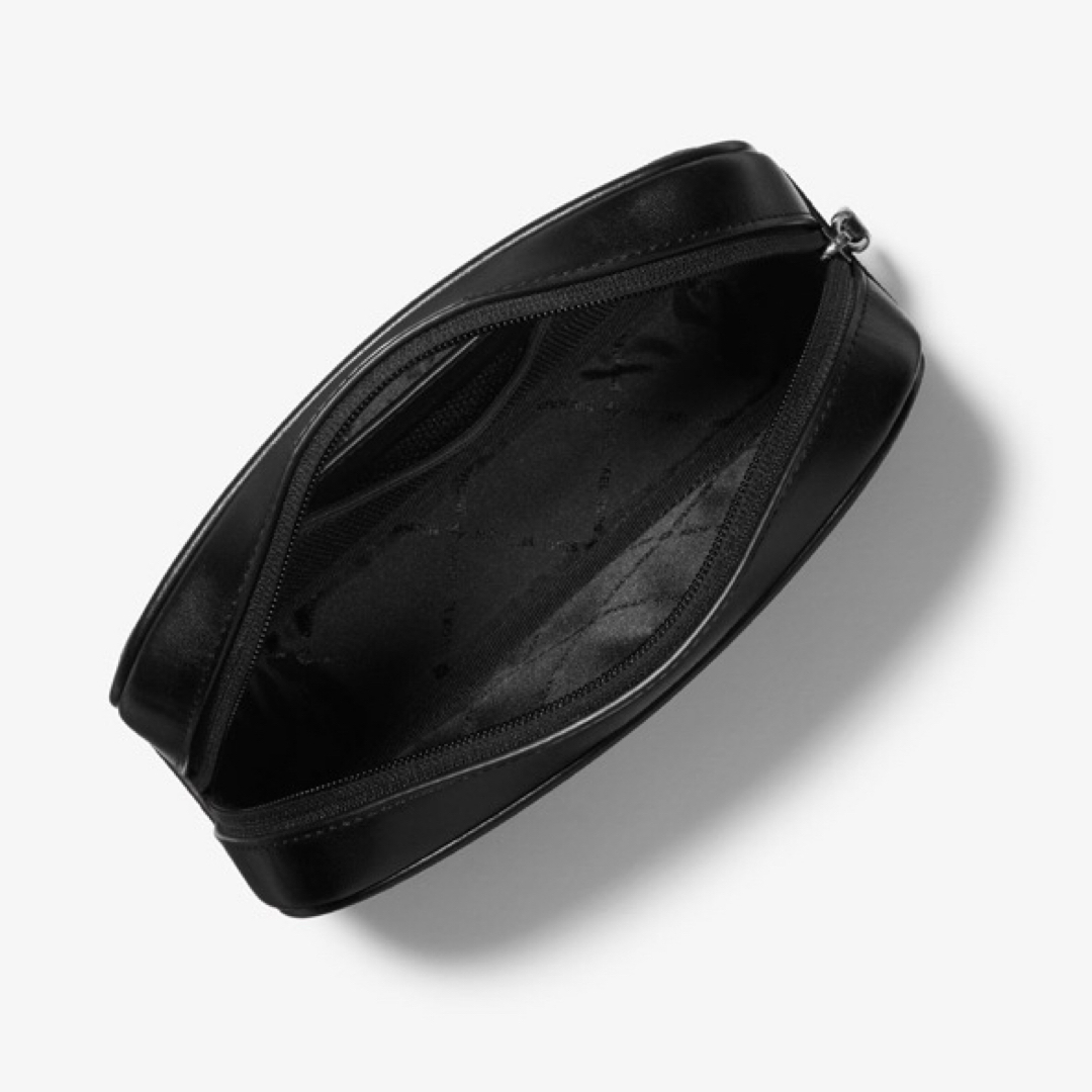 Michael Kors(マイケルコース)のマイケルコース トラベル セット ポーチ アイマスク AirPods ケース メンズのバッグ(トラベルバッグ/スーツケース)の商品写真