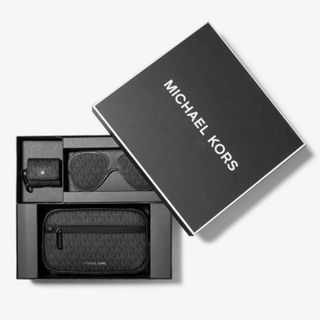 マイケルコース(Michael Kors)のマイケルコース トラベル セット ポーチ アイマスク AirPods ケース(トラベルバッグ/スーツケース)