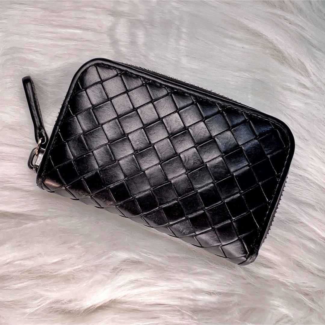 Bottega Veneta(ボッテガヴェネタ)の極美品✨　ボッテガヴェネタ　イントレチャート　ラウンド　ミニ財布　ブラック メンズのファッション小物(コインケース/小銭入れ)の商品写真