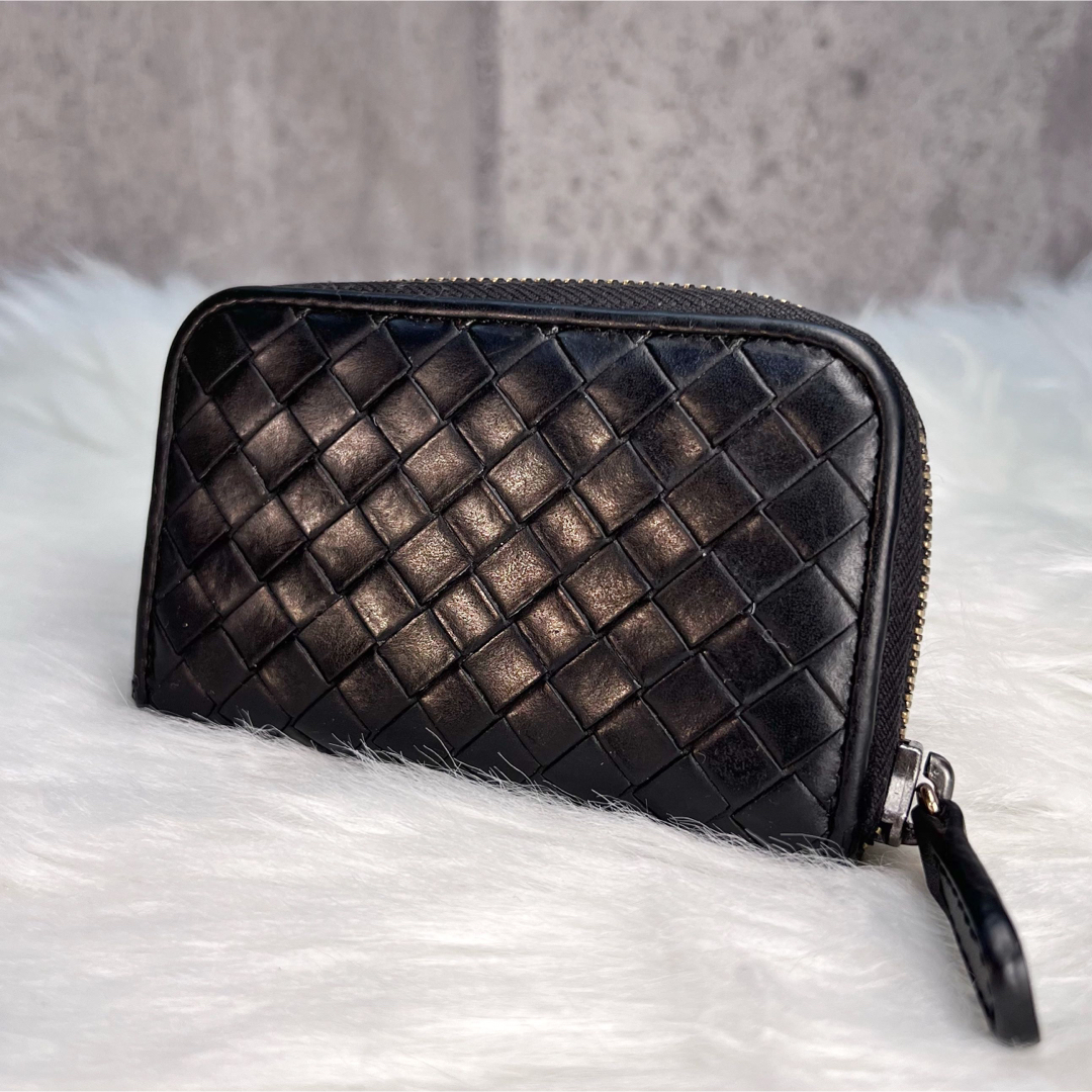 Bottega Veneta(ボッテガヴェネタ)の極美品✨　ボッテガヴェネタ　イントレチャート　ラウンド　ミニ財布　ブラック メンズのファッション小物(コインケース/小銭入れ)の商品写真