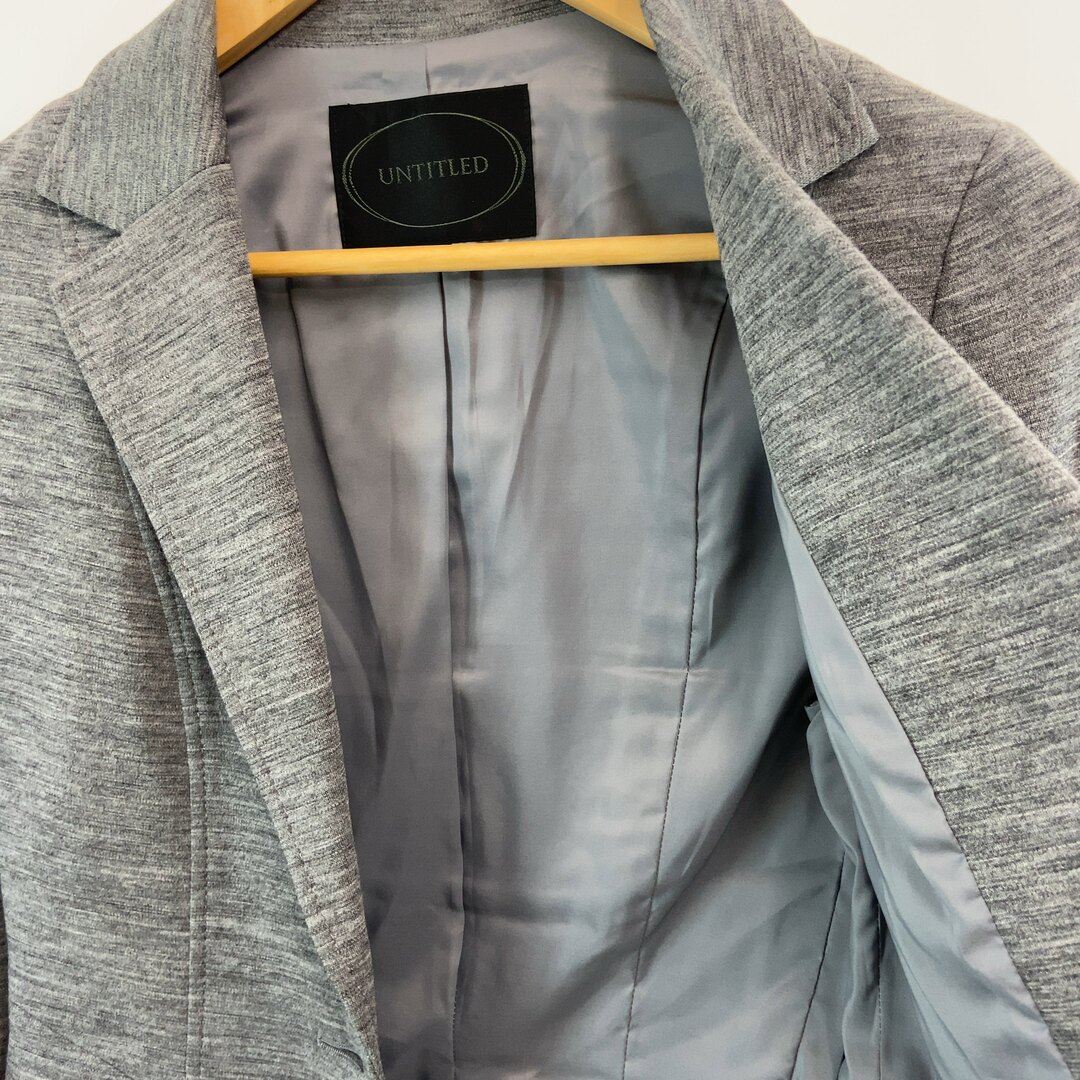 UNTITLED(アンタイトル)のUNTITLED レディース アンタイトル テーラードジャケット　セットアップ　ひざ丈スカート　毛100％　裏地　グレー レディースのジャケット/アウター(テーラードジャケット)の商品写真