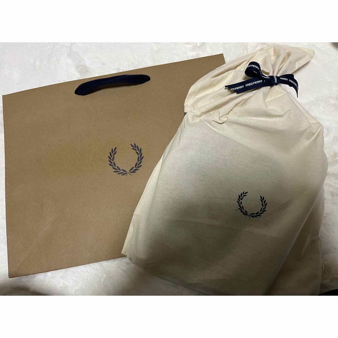 FRED PERRY(フレッドペリー)のBurnished Leather Pouch Bag メンズのバッグ(ショルダーバッグ)の商品写真