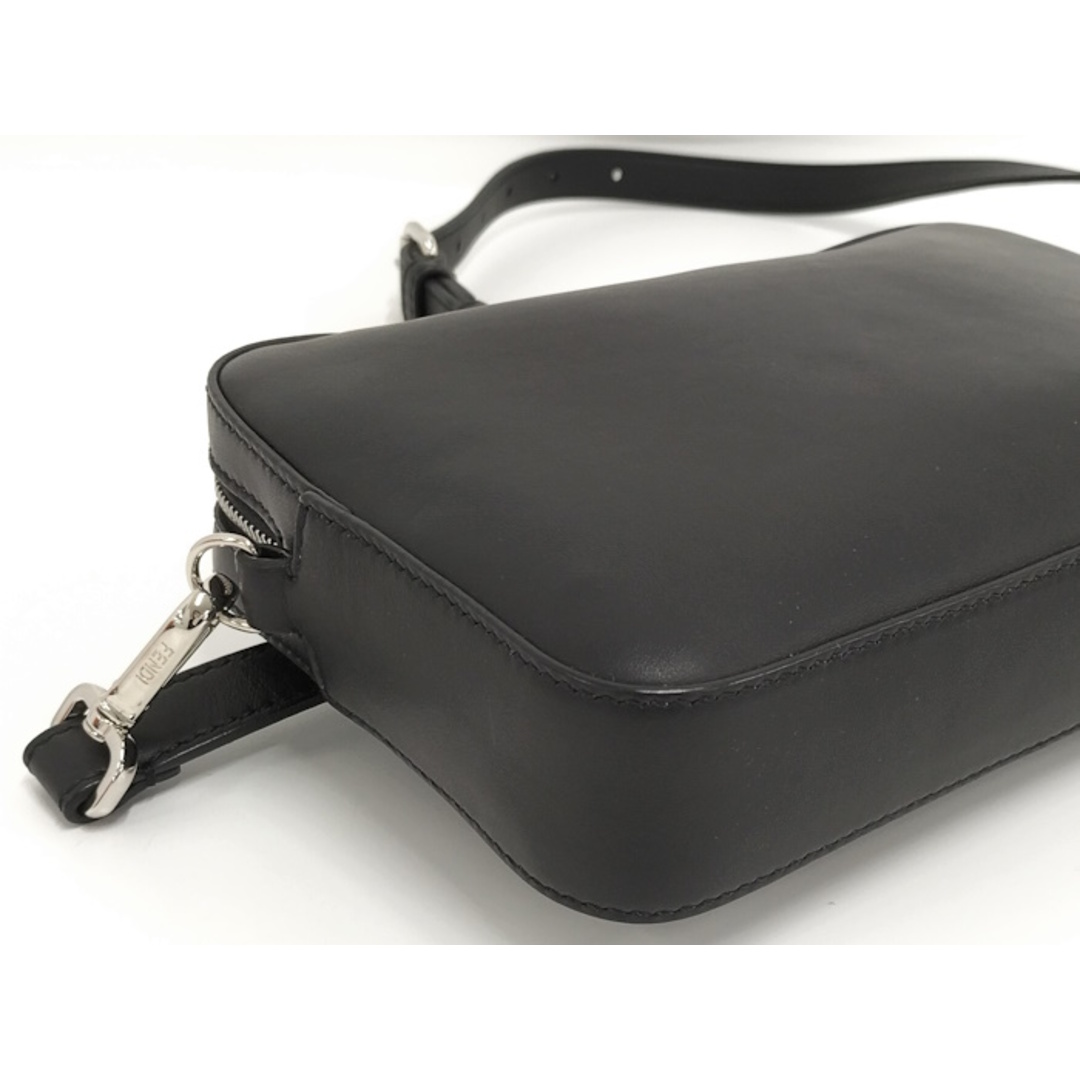 FENDI - FENDI ショルダーバッグ カメラバッグ ロゴ レザー FENDI - FENDI ショルダーバッグ カメラバッグ ロゴ レザー