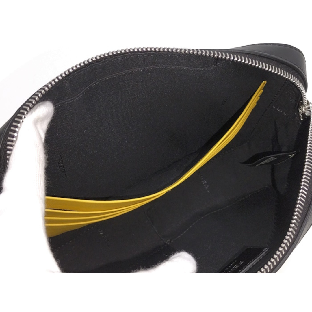 FENDI - FENDI ショルダーバッグ カメラバッグ ロゴ レザー FENDI - FENDI ショルダーバッグ カメラバッグ ロゴ レザー