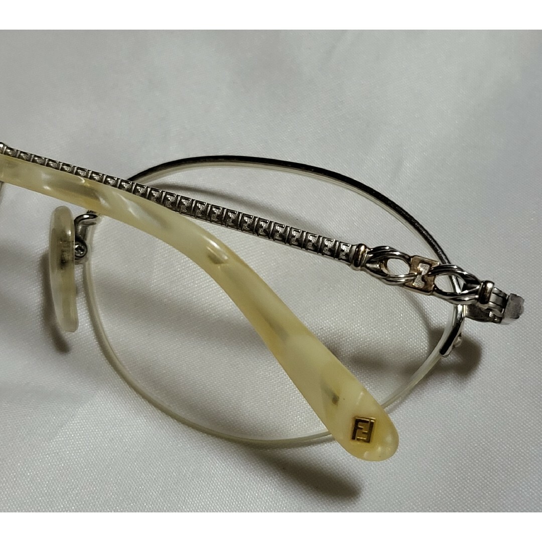 FENDI(フェンディ)の◆FENDI フェンディ◆ロゴ付き 眼鏡 WGホワイトゴールドチタン 度入り レディースのファッション小物(サングラス/メガネ)の商品写真