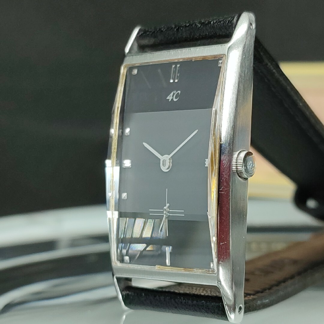 4℃(ヨンドシー)の4℃ カットガラス スモセコ レディースのファッション小物(腕時計)の商品写真