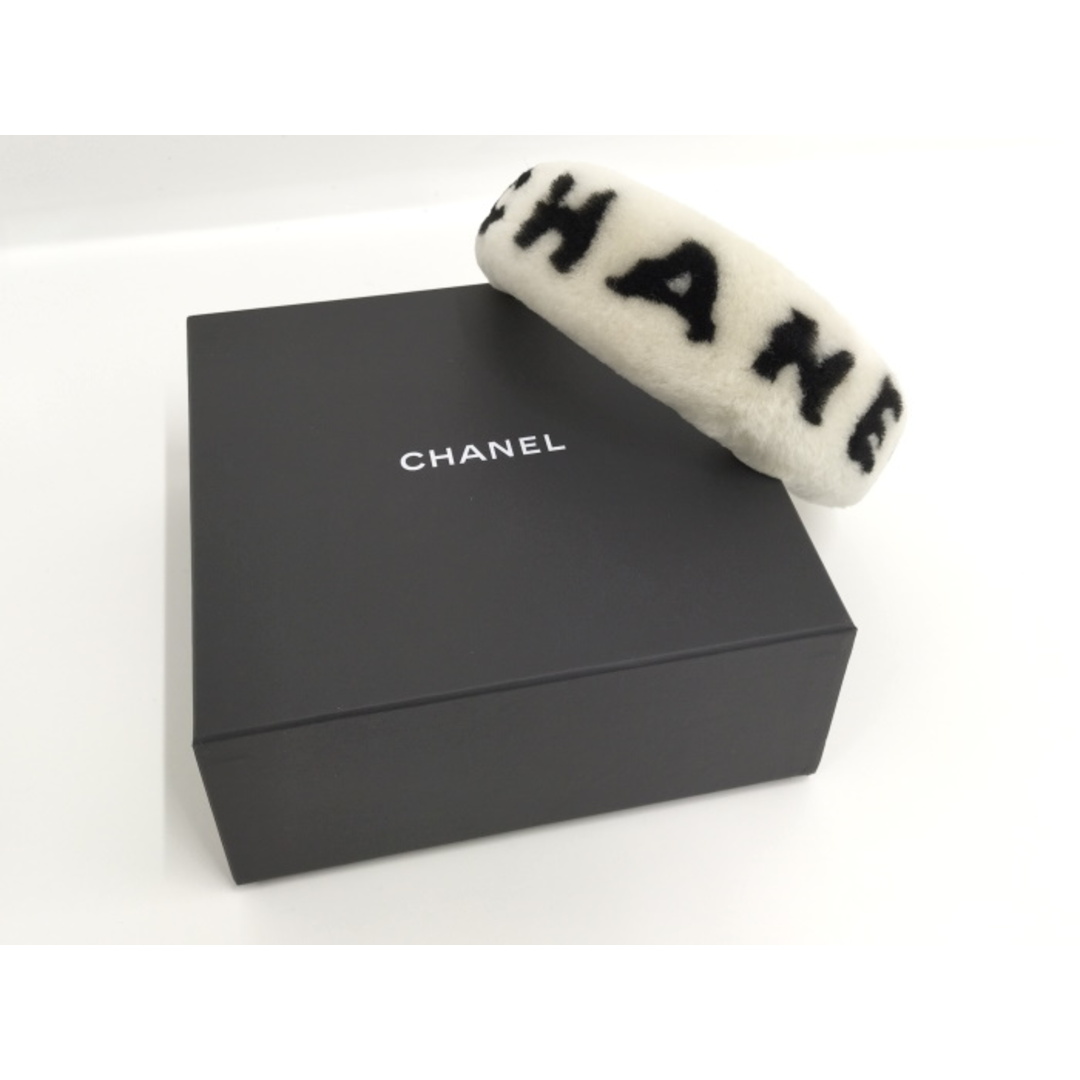 CHANEL - CHANEL カチューシャ ホワイト ブラックの通販 by CHANEL - CHANEL カチューシャ ホワイト ブラックの通販 by