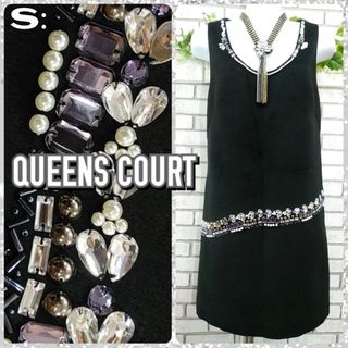 クイーンズコート(QUEENS COURT)のS～M：極美品★Ｉライン ビジュワンピース／クイーンズコート★ブラック(ひざ丈ワンピース)