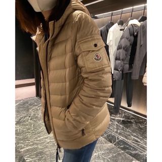 モンクレール(MONCLER)のモンクレール　ダウン　(ダウンジャケット)