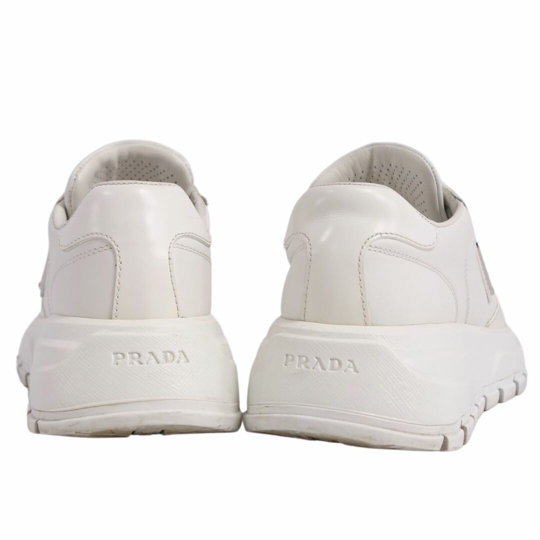 PRADA(プラダ)の美品 プラダ PRADA スニーカー ローカット レースアップ 三角ロゴ トライアングル シューズ レディース 34.5(21.5cm相当) ホワイト レディースの靴/シューズ(スニーカー)の商品写真