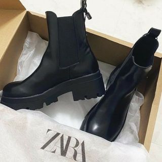 ザラ(ZARA)のZARA　サイドゴアショートブーツ(ブーツ)