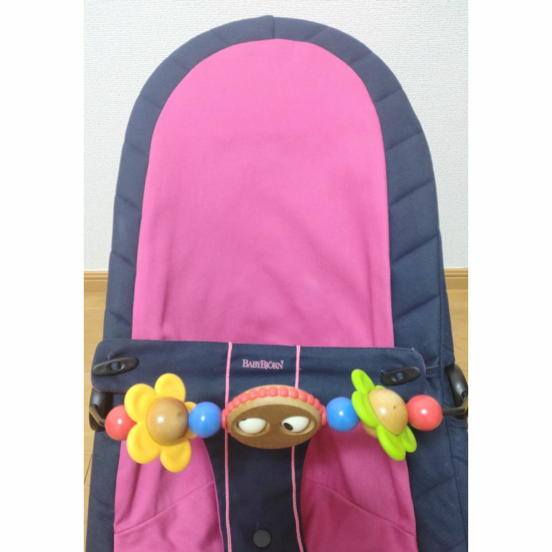 BABYBJORN(ベビービョルン)のベビービョルン バウンサー ピンク ネイビー リバーシブル キッズ/ベビー/マタニティの寝具/家具(ベビーベッド)の商品写真