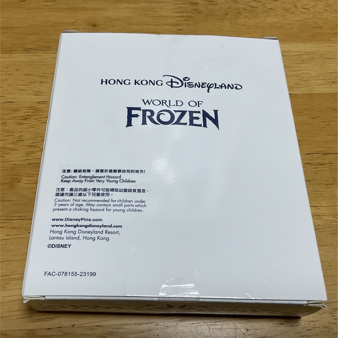 香港ディズニーランドの新エリア「World of Frozen」モチーフメダル エンタメ/ホビーのおもちゃ/ぬいぐるみ(キャラクターグッズ)の商品写真