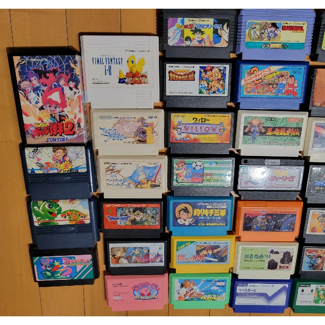 ファミリーコンピュータ(ファミリーコンピュータ)のファミコンソフト　44本セット エンタメ/ホビーのゲームソフト/ゲーム機本体(家庭用ゲームソフト)の商品写真