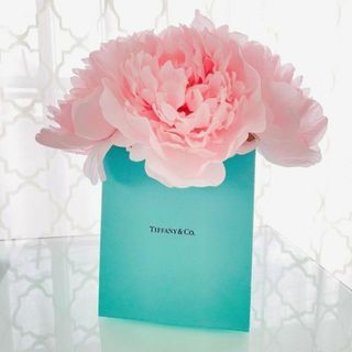 ティファニー(Tiffany & Co.)のフラワーアレンジ ♡ピオニー(淡ピンク)+ ティファニー ミニショッパー♪(その他)