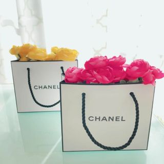 シャネル(CHANEL)のフラワーアレンジ ♡ ラナンキュラス(ピンク)+ シャネル ミニショッパー♪(その他)