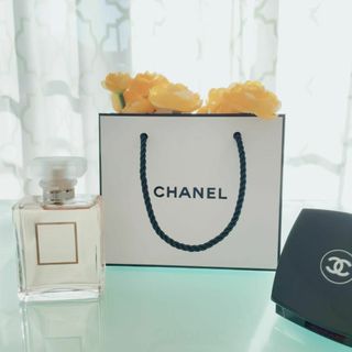 シャネル(CHANEL)のフラワーアレンジ ♡ラナンキュラス(イエロー)+ シャネル ミニショッパー♪(その他)