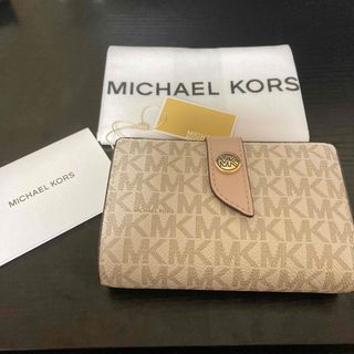 マイケルコース(Michael Kors)のマイケルコース　チャーム　タブ ウォレット ミディアム - MKシグネチャー(財布)