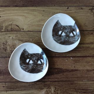 【2枚】新品 日本製 美濃焼 ねこまるけ 三角 小皿 取り皿 ねこ クロネコ 猫(食器)