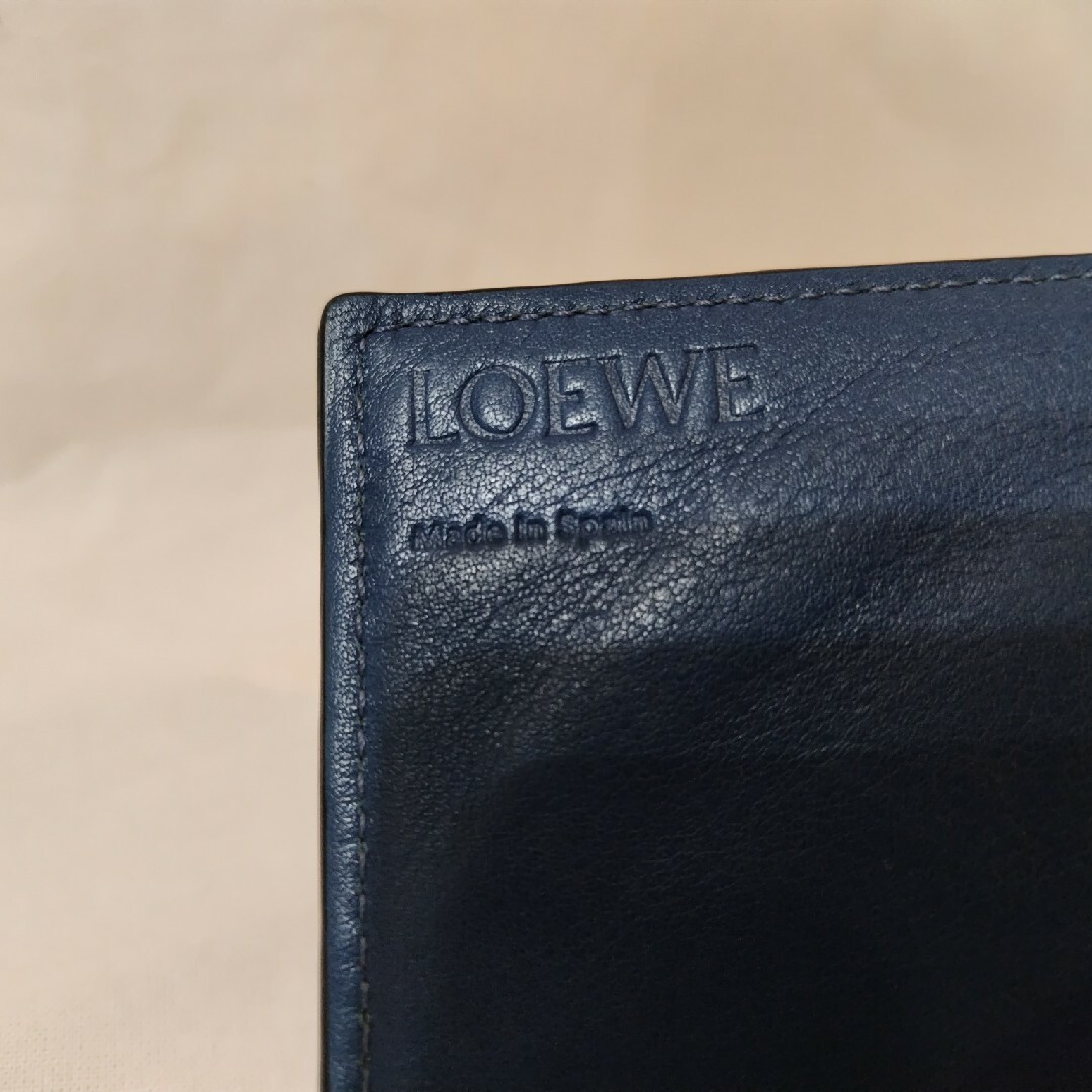 LOEWE(ロエベ)のLOEWEロエベ　チェーンウォレット　イエロー×ネイビー　レザー　クラッチバッグ レディースのバッグ(ショルダーバッグ)の商品写真