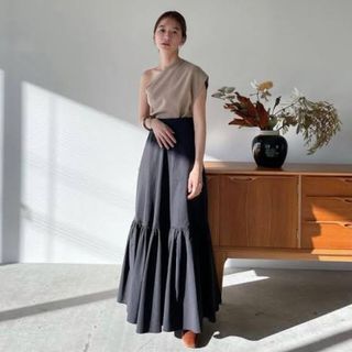 クラネ(CLANE)のCLANE VOLUME TIERED MAXI SKIRT【新品】(ロングスカート)