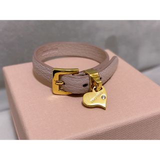 ミュウミュウ(miumiu)の【1回のみ使用】miumiu ハート　レザーブレスレット　ピンク(ブレスレット/バングル)