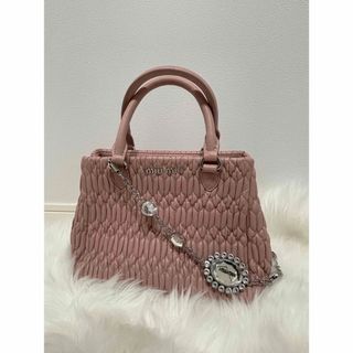 ミュウミュウ(miumiu)のmiumiu ナッパクリスタルマテラッセバッグ ピンク(ハンドバッグ)