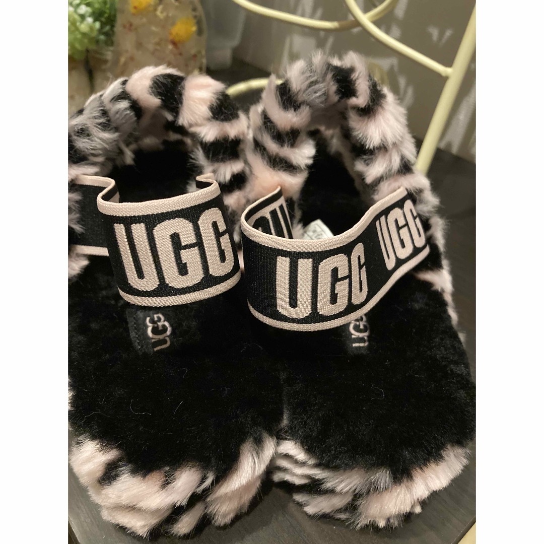 UGG(アグ)の新品　UGG サンダル　レア　希少 レディースの靴/シューズ(サンダル)の商品写真