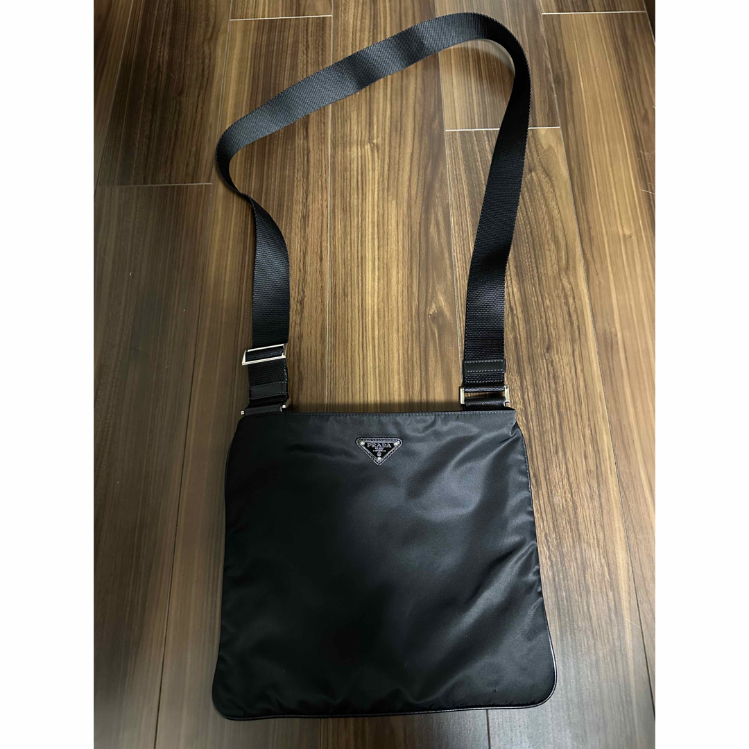 PRADA(プラダ)のプラダ ショルダーバッグ　ブラック　PRADA　黒　ナイロン美品　斜め掛けかばん メンズのバッグ(ショルダーバッグ)の商品写真