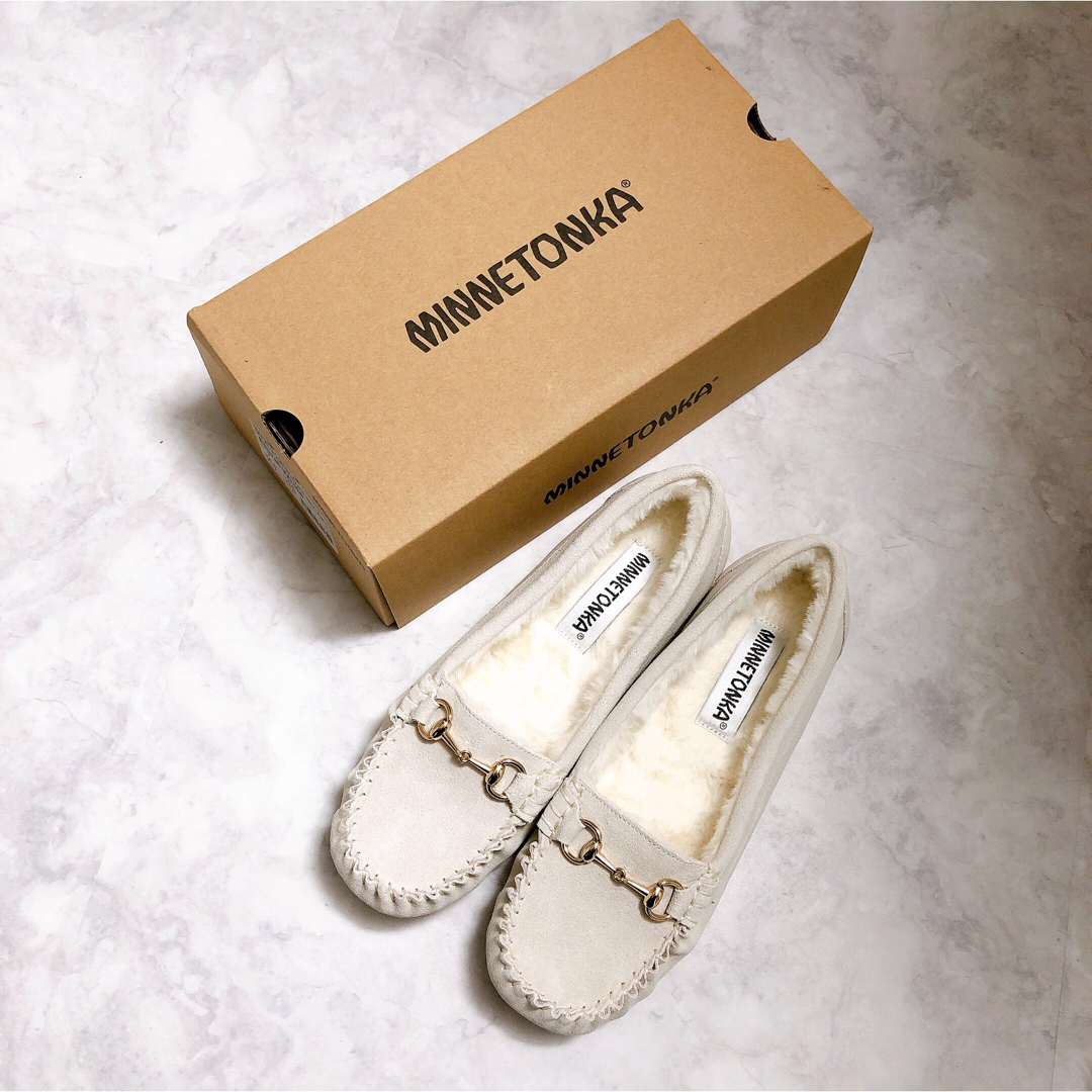 Minnetonka(ミネトンカ)のミネトンカ　モカシン　ホワイト　24cm レディースの靴/シューズ(スリッポン/モカシン)の商品写真