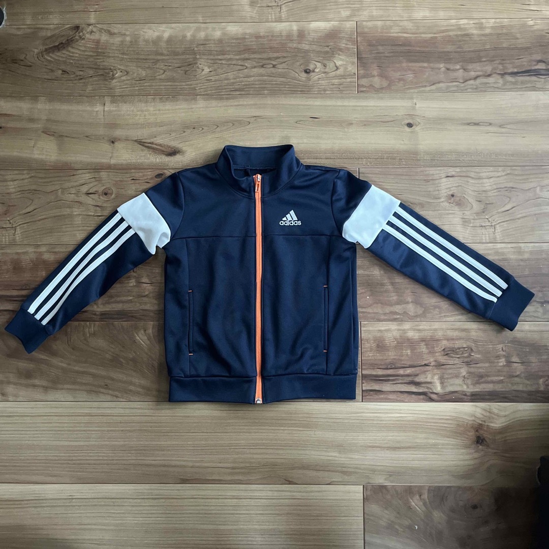 adidas(アディダス)のadidasジャージ　120 キッズ/ベビー/マタニティのキッズ服男の子用(90cm~)(ジャケット/上着)の商品写真