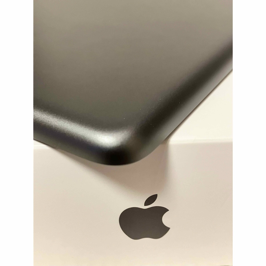 Apple(アップル)のiPad 第7世代 WiFi 32GB スペースグレイ 90.2% スマホ/家電/カメラのPC/タブレット(タブレット)の商品写真