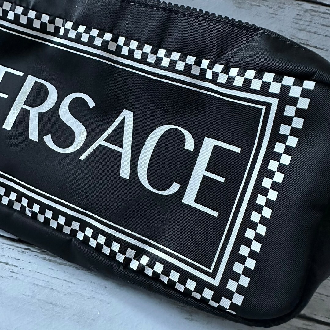 美品】VERSACE ヴェルサーチ ビッグロゴ ボディバッグ イタリア製-