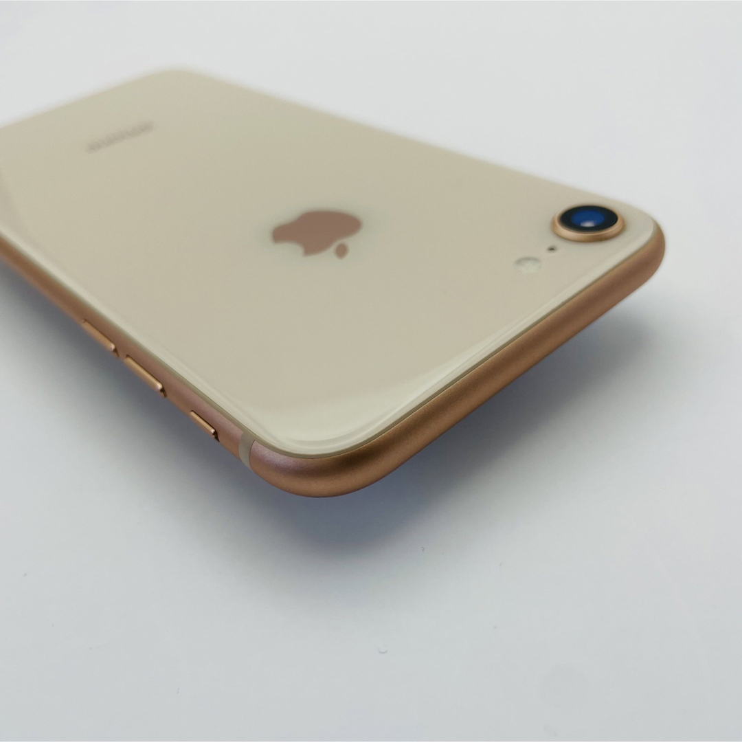 iPhone(アイフォーン)の【上美品】iPhone8 256GB GOLD SIMフリー スマホ/家電/カメラのスマートフォン/携帯電話(スマートフォン本体)の商品写真