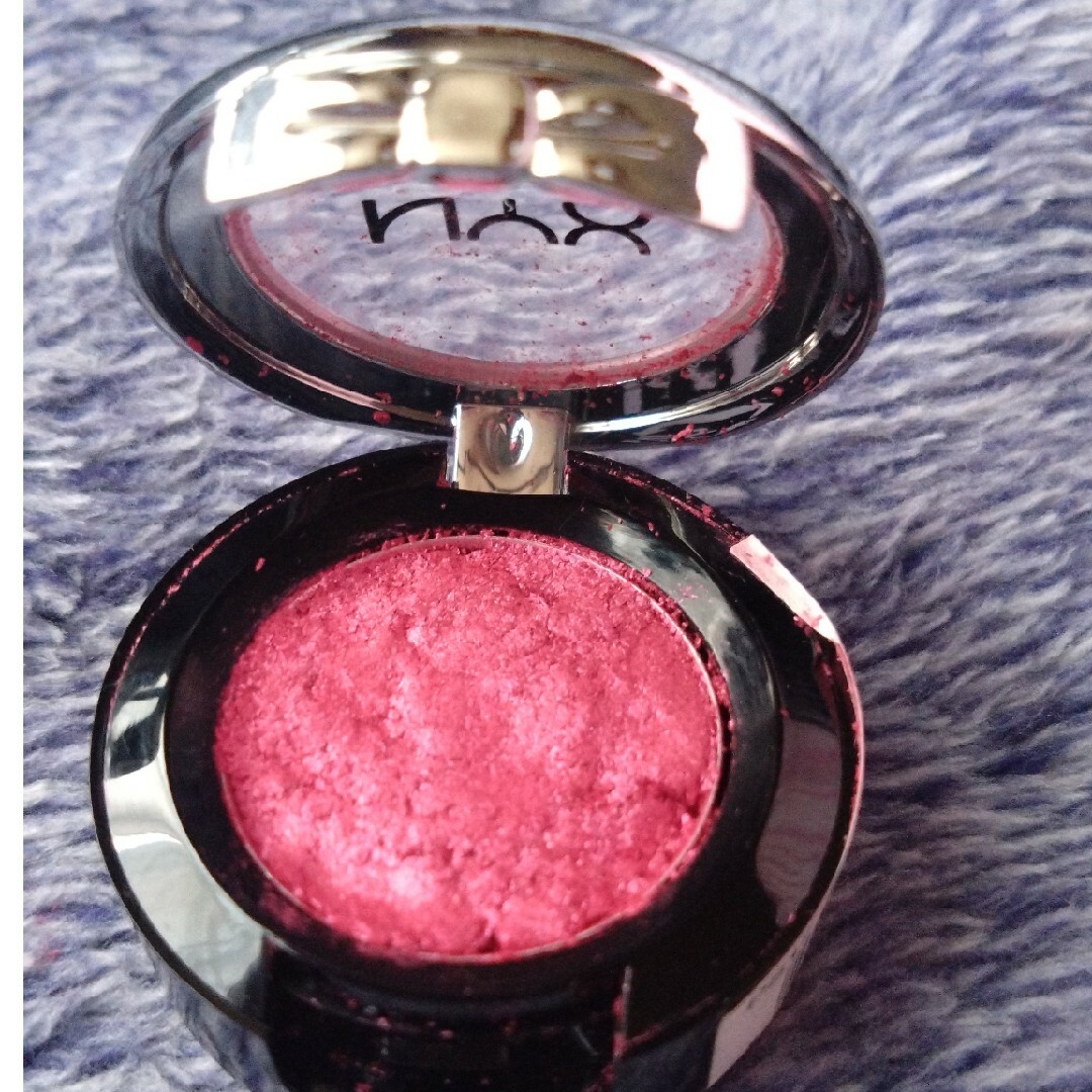 NYX Professional Makeup プリズマ シャドウ 17 コスメ/美容のベースメイク/化粧品(アイシャドウ)の商品写真