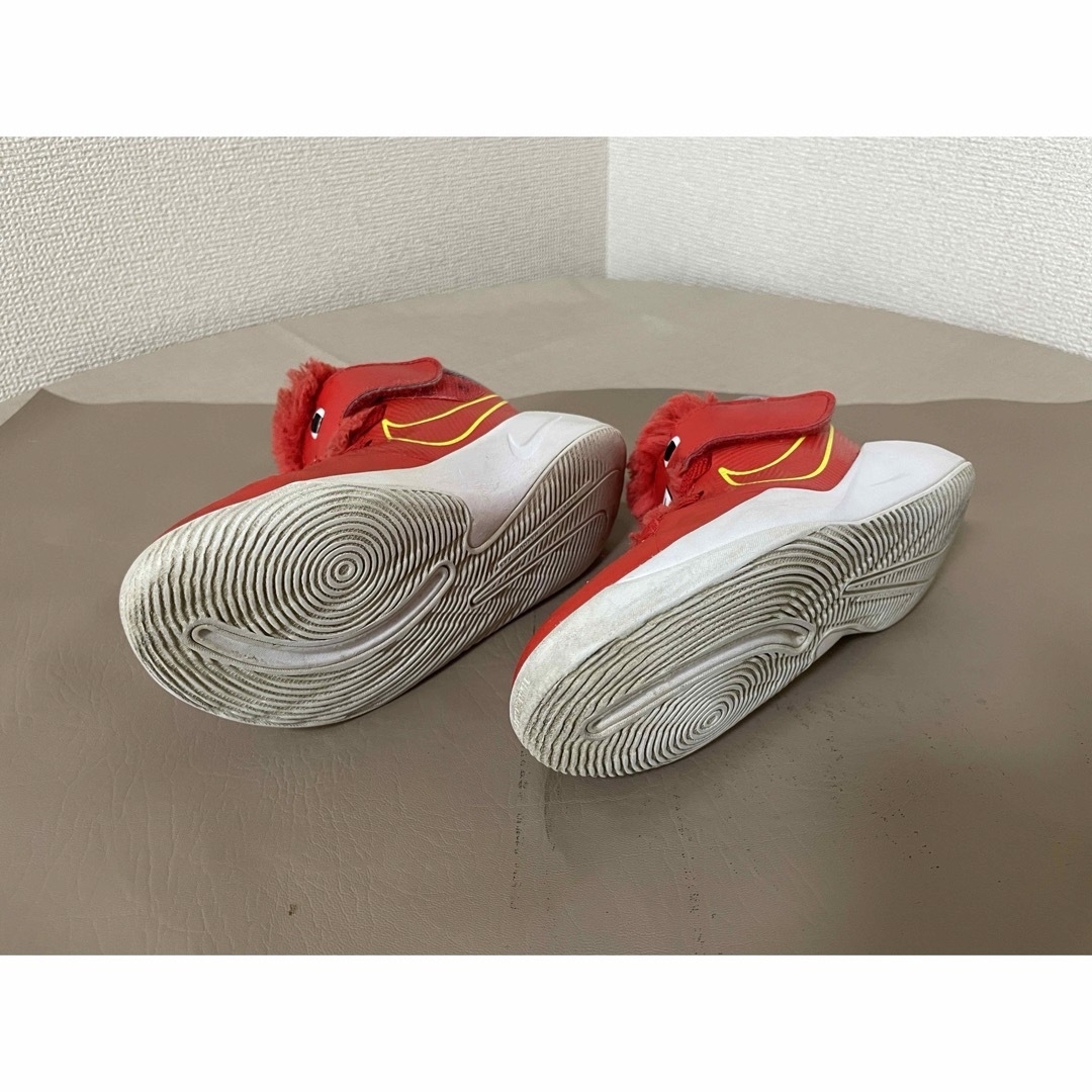 NIKE(ナイキ)のナイキ　NIKE  ハッスル　モンスター　スニーカー　赤　17cm キッズ/ベビー/マタニティのキッズ靴/シューズ(15cm~)(スニーカー)の商品写真