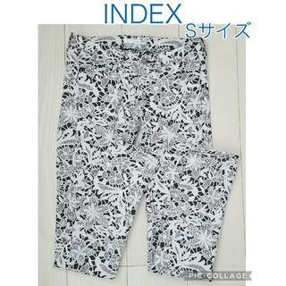 インデックス(INDEX)のINDEX　インデックス　花柄　パンツ　長ズボン　白黒　Sサイズ(カジュアルパンツ)