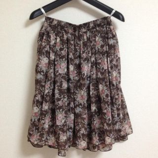 レストローズ(L'EST ROSE)の花柄シフォンスカート【4/13値下げ】(ひざ丈スカート)