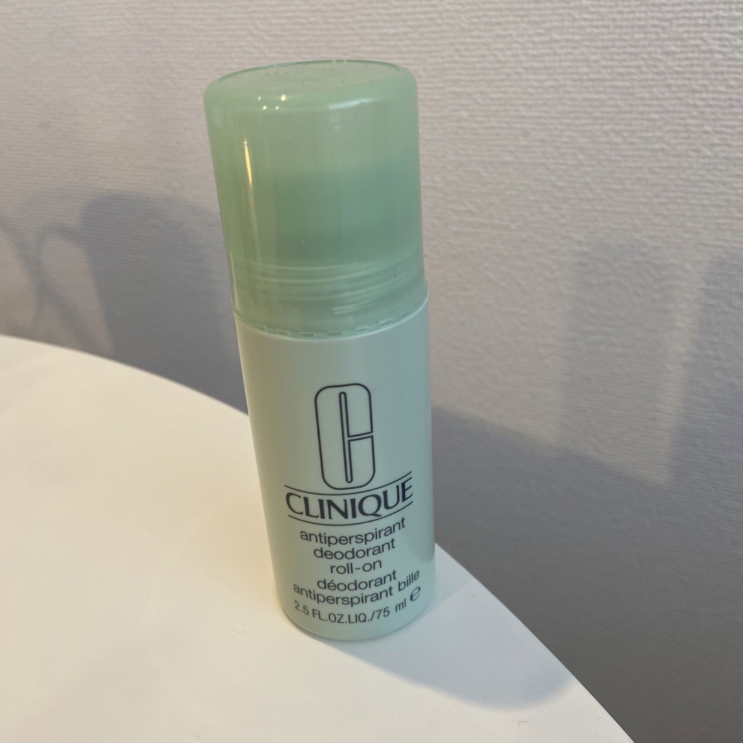 CLINIQUE(クリニーク)のクリニーク アンティ パースパイラント デオドラント ロールオン 75ml コスメ/美容のボディケア(制汗/デオドラント剤)の商品写真