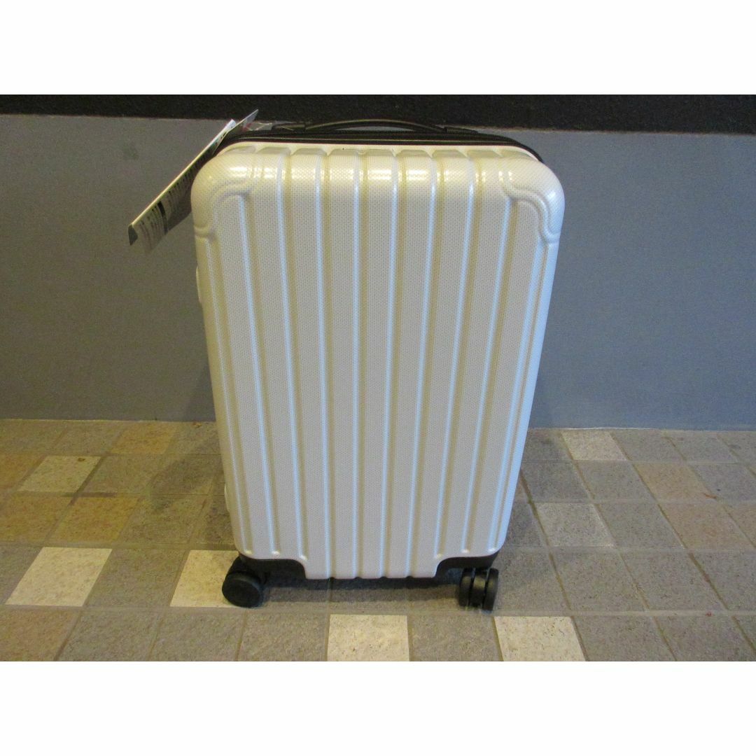 送料込み キャプテンスタッグ スーツケース キャリーバッグ ホワイト 機内持込可 レディースのバッグ(スーツケース/キャリーバッグ)の商品写真
