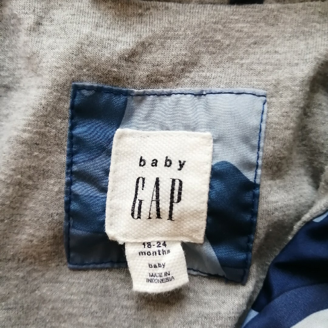 babyGAP(ベビーギャップ)の＊90サイズ＊ GAP ウインドブレーカー キッズ/ベビー/マタニティのキッズ服男の子用(90cm~)(ジャケット/上着)の商品写真