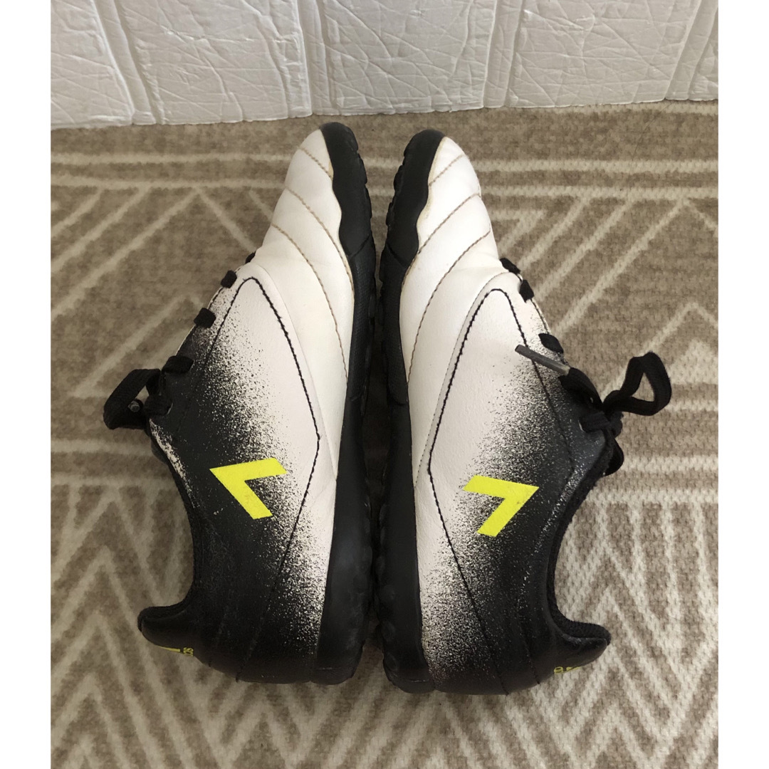 adidas(アディダス)のadidas サッカー トレーニング 室内 19cm 低学年 練習靴 キッズ/ベビー/マタニティのキッズ靴/シューズ(15cm~)(その他)の商品写真