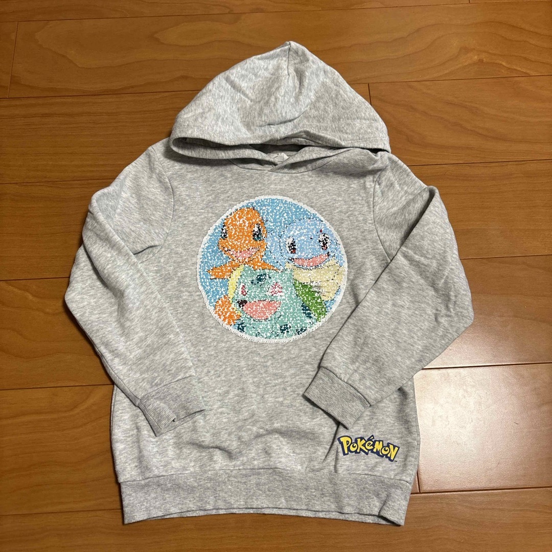 H&M(エイチアンドエム)のポケモン　パーカー　130㎝ キッズ/ベビー/マタニティのキッズ服男の子用(90cm~)(Tシャツ/カットソー)の商品写真