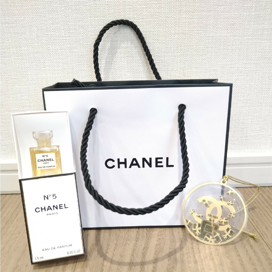 CHANEL(シャネル)のシャネル　No5 ナンバー5 オードゥパルファム　2023ホリデー　ノベルティ コスメ/美容のコスメ/美容 その他(その他)の商品写真