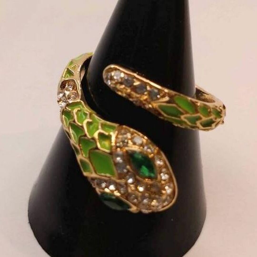 【フリーサイズ】カラースネーク　リング　指輪　グリーン　ヘビ　蛇　ゴスロリ メンズのアクセサリー(リング(指輪))の商品写真