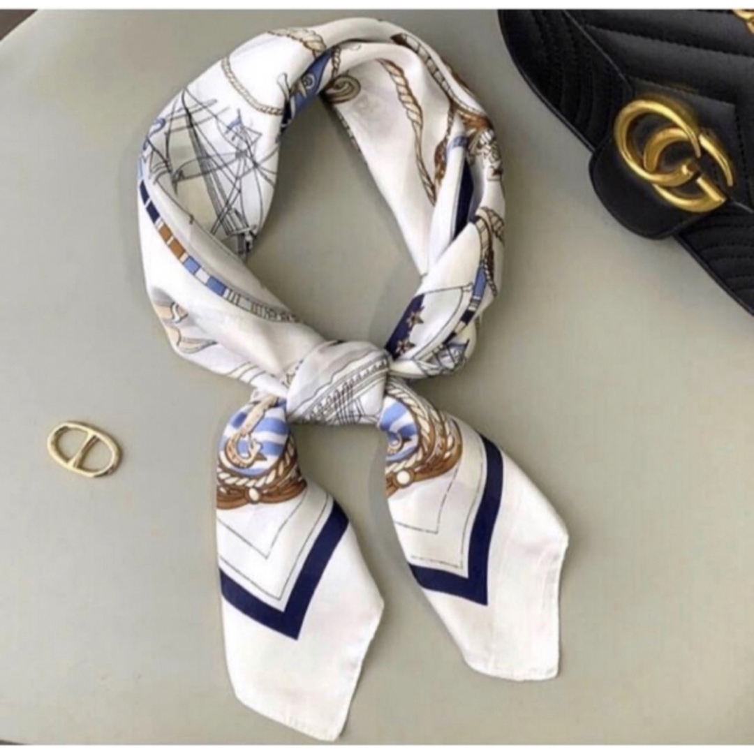 新品　スカーフ きれい色 大人カジュアル　ネックレス　バッグスカーフ　トレンド レディースのファッション小物(バンダナ/スカーフ)の商品写真