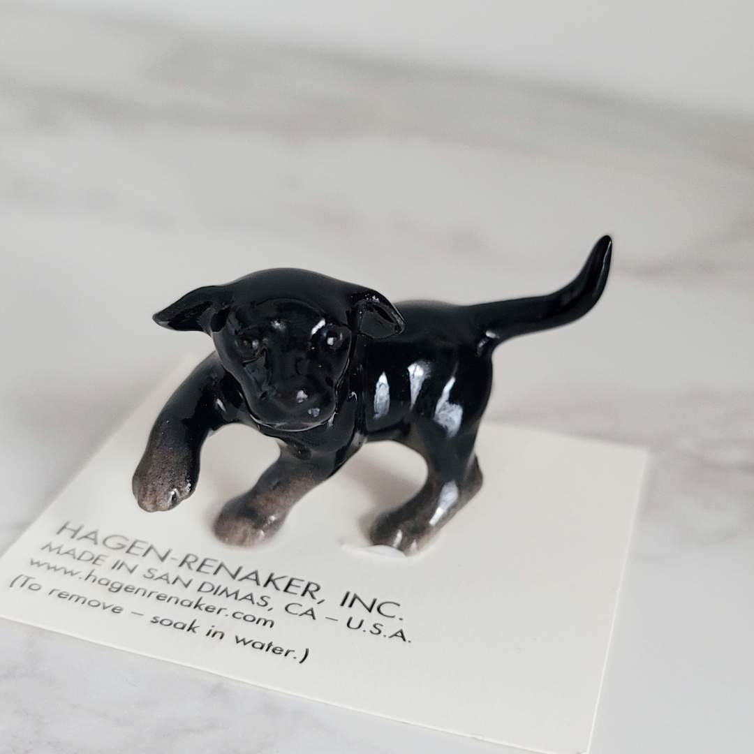 Hagen Renaker ラブラドールレトリバー子犬　黒 　置物 インテリア/住まい/日用品のインテリア小物(置物)の商品写真