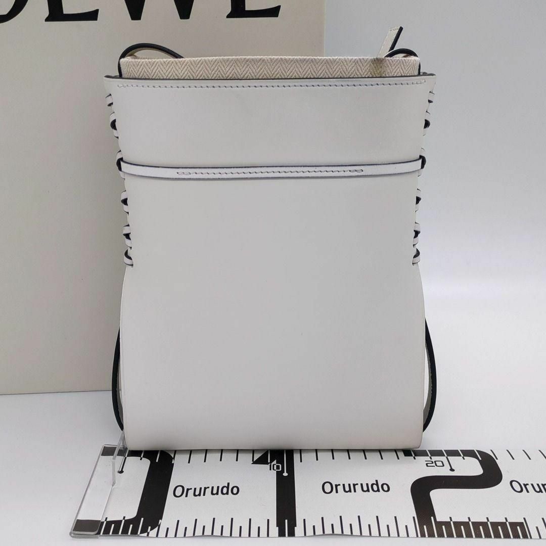 LOEWE(ロエベ)のLOEWE ロエベ イケバナ ショルダーバッグ ホワイト レザー レディースのバッグ(ショルダーバッグ)の商品写真