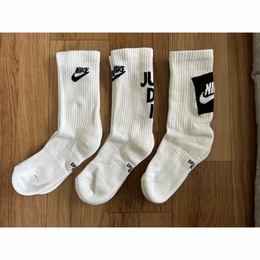 NIKE(ナイキ)のNIKE ナイキ キッズ靴下 ソックス　スポーツ キッズ/ベビー/マタニティのこども用ファッション小物(靴下/タイツ)の商品写真