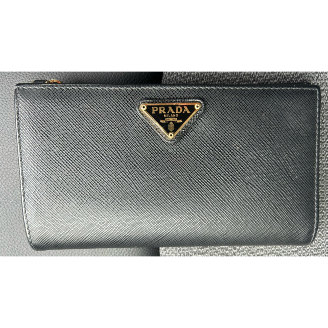 PRADA(プラダ)のPRADA 黒財布　メンズ、レディース兼用 メンズのファッション小物(折り財布)の商品写真